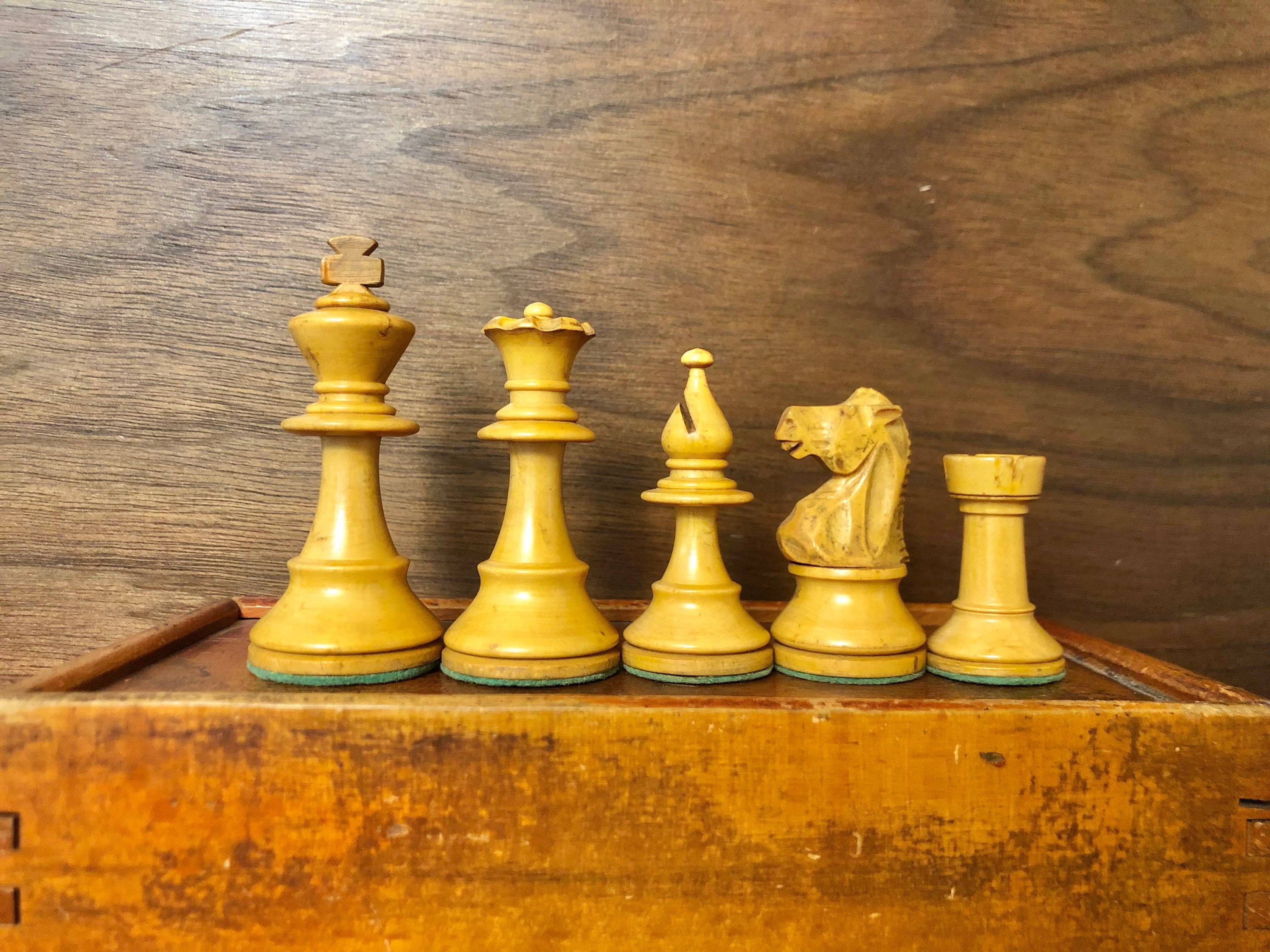 Old English Classic Chess Set with Gold Rosewood & Boxwood Pieces - 3.9  King