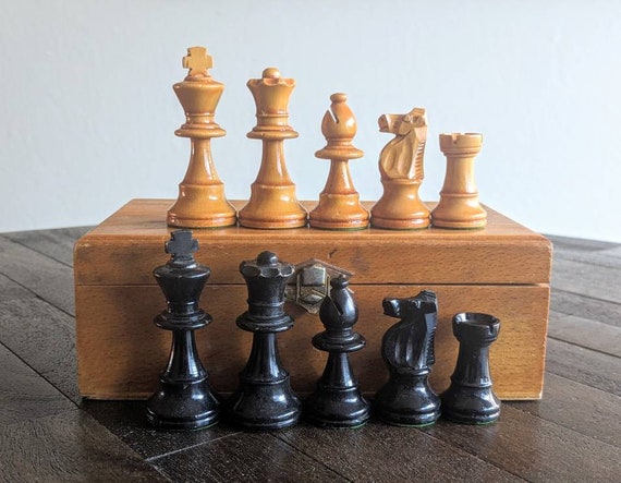 French Style Pieces? - Chess Forums 