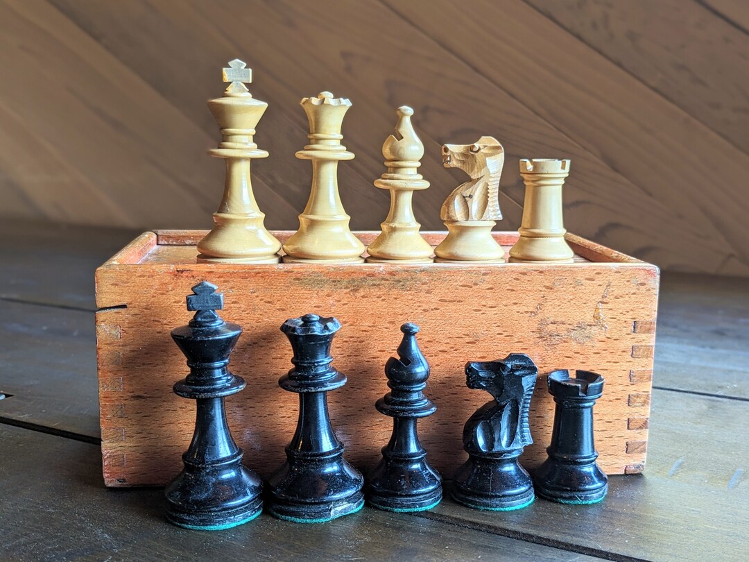 1930's French Library Staunton Chess Set Lot 508 - Etsy Portugal