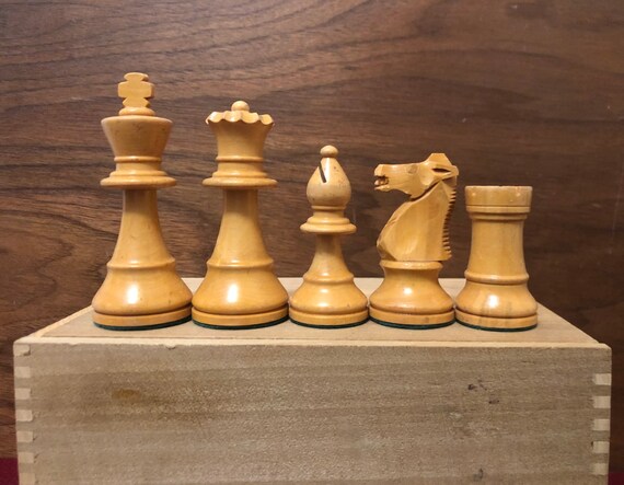 Piezas de ajedrez, marfil tallado Rey Jorge lll de Ingl…