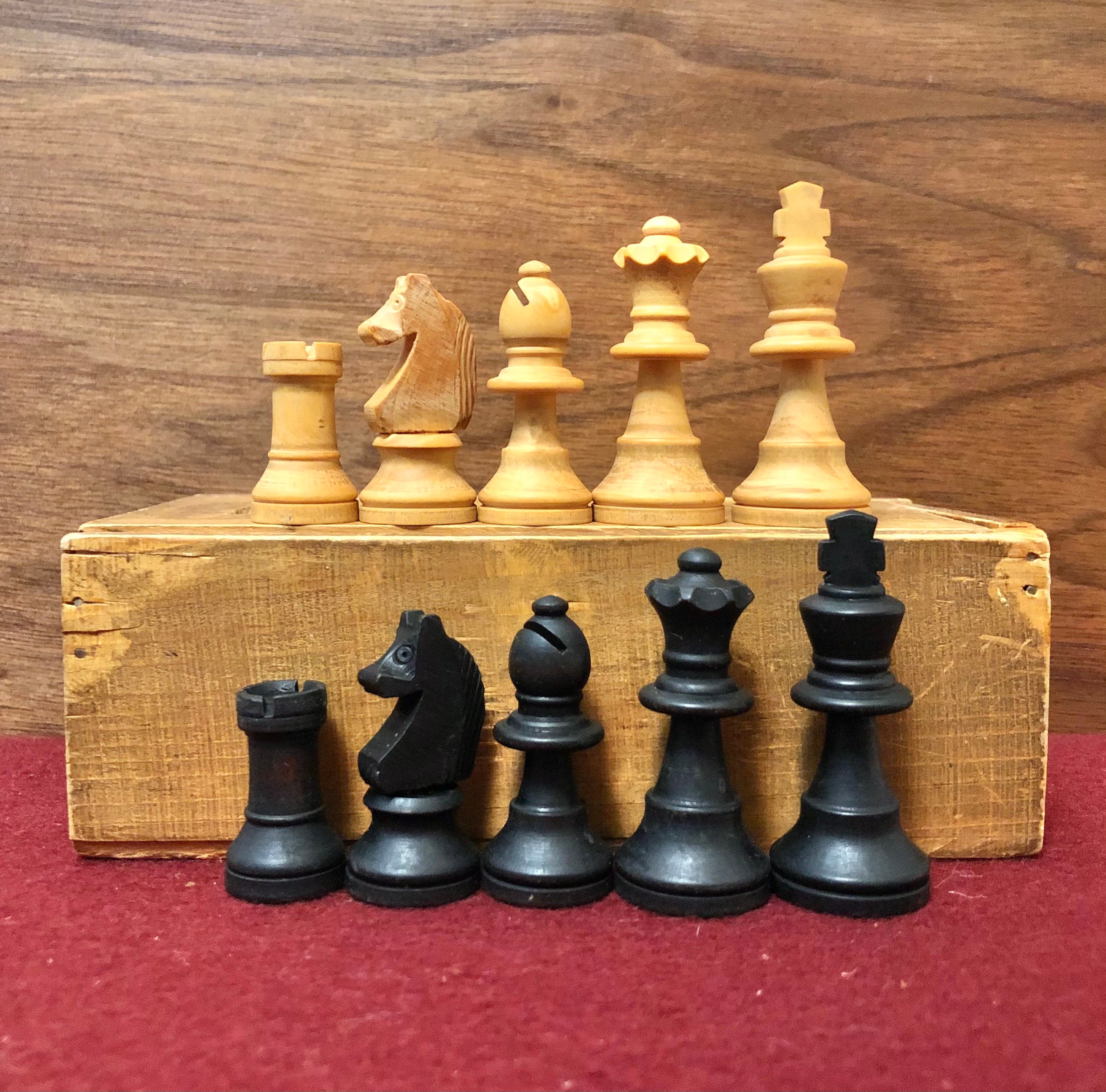 French Regѐnce Antique Chessmen - www.ChessAntique.com