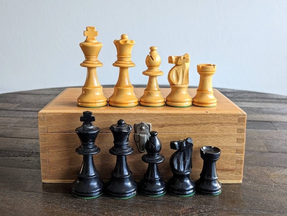 C18th French chess set – Chess Sets - The Historic Games Shop