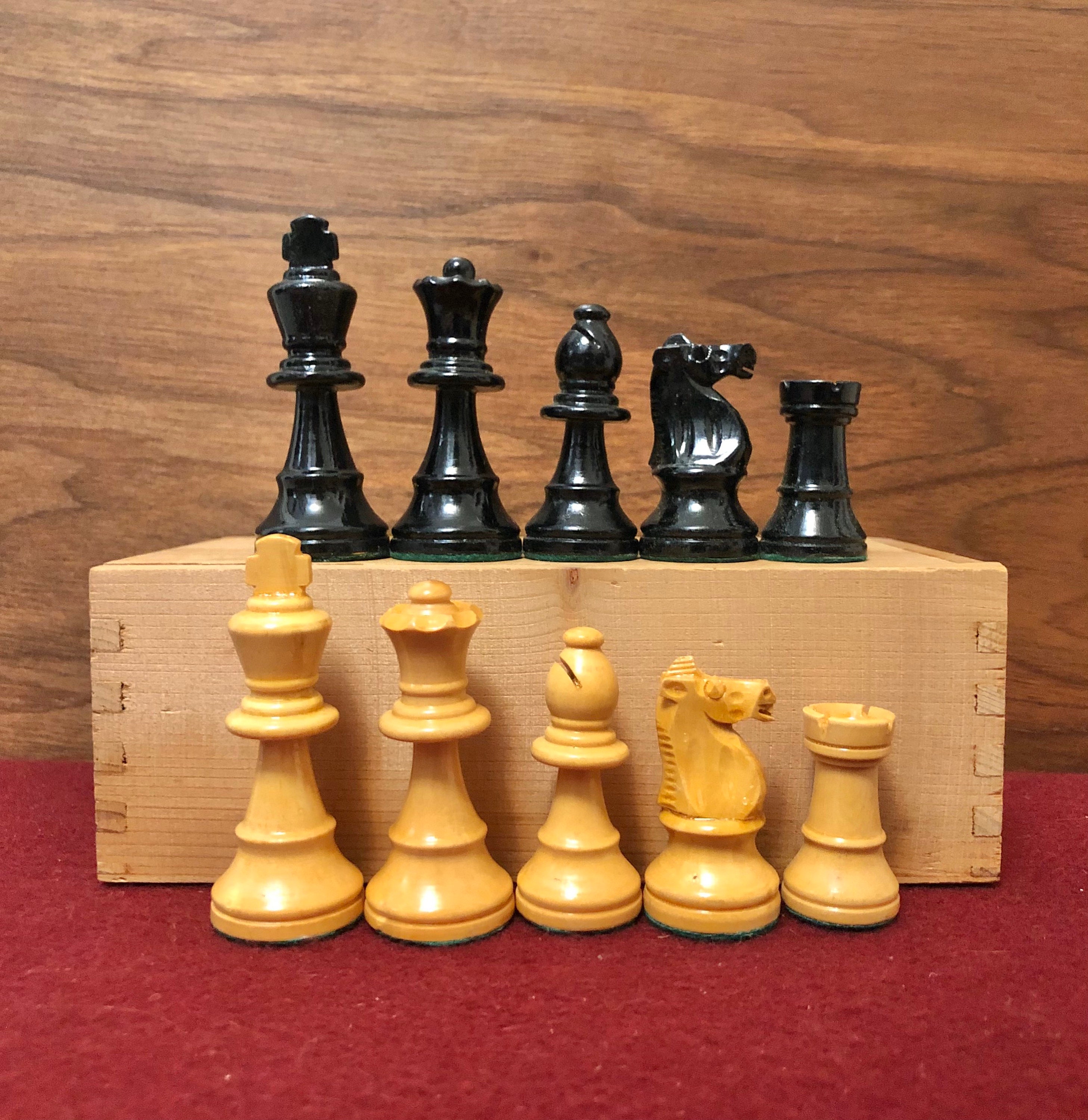 French Lardy Staunton Chess Set with Ebonized & Boxwood Pieces - 2.75 King