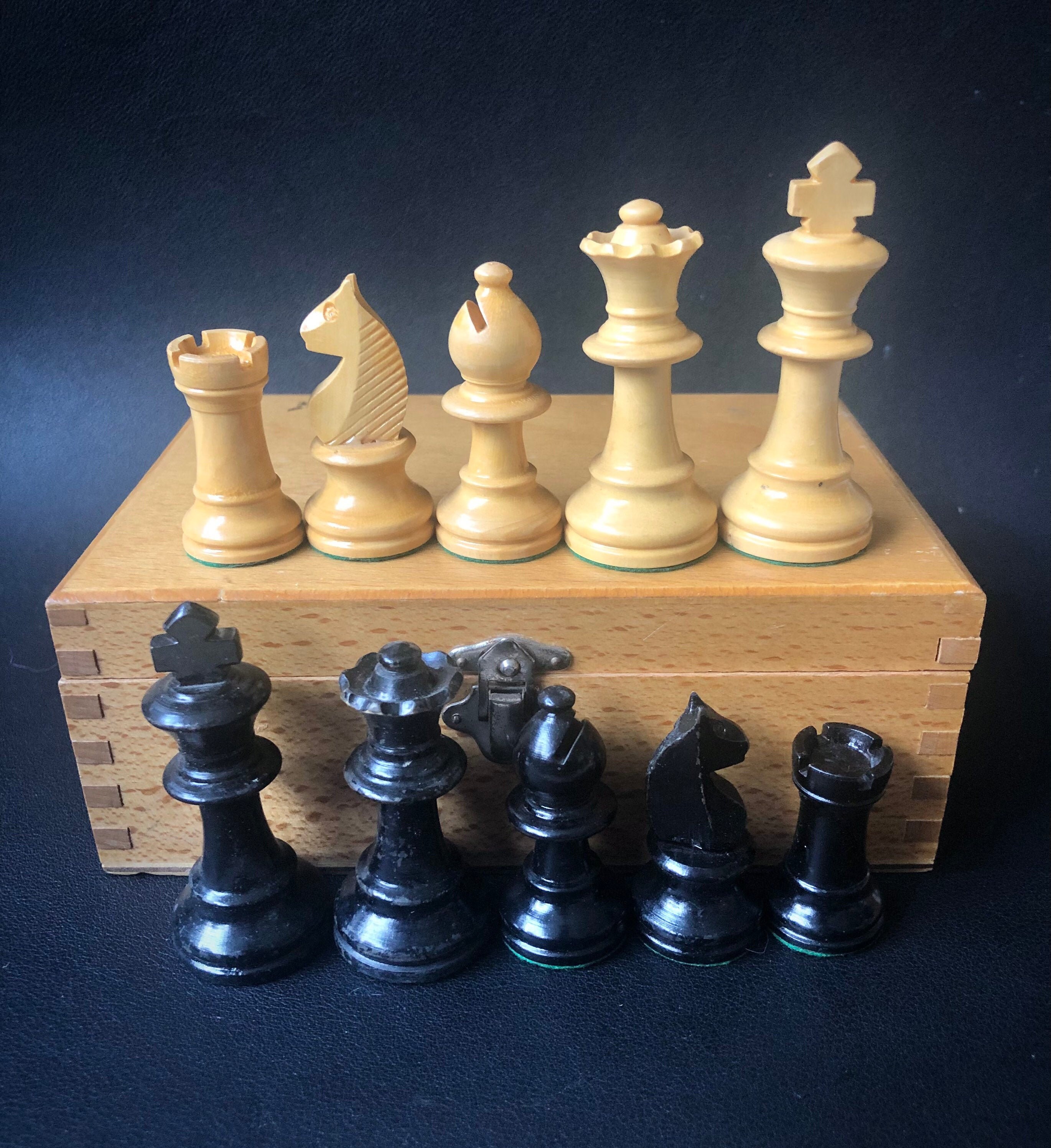 Jeu d'échecs Staunton à 7 Pennies par CitrusMakerSpace