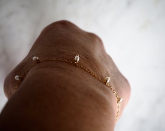 Bracciale di perle riempito d'oro: delicata catena di perle d'acqua dolce