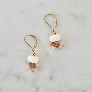 Edelstein Ohrringe, Zierliche Gold Filled Ohrringe, Natürliche Koralle und Pink Opal Ohrringe, Cluster Baumeln Ohrringe, Kaskaden Ohrringe