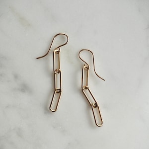 Brincos de corrente com clipe de papel e ouro 14k: pingente minimalista