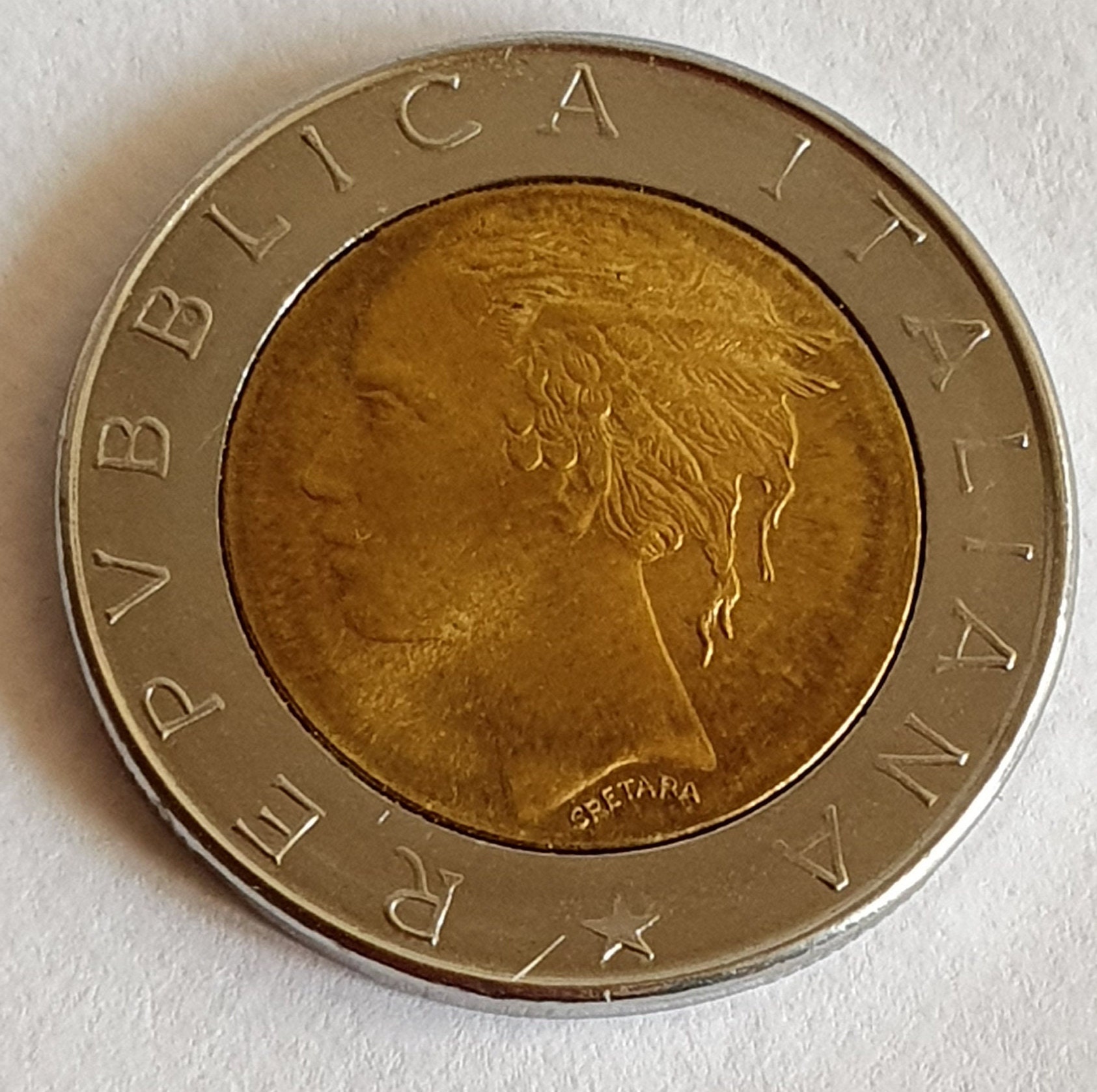 2425.　未使用　1980年　イタリア　L.500 硬貨 女性の横顔 船 2425. 未使用 1980年 イタリア L.500 硬貨 女性の横顔 船 - メルカリ