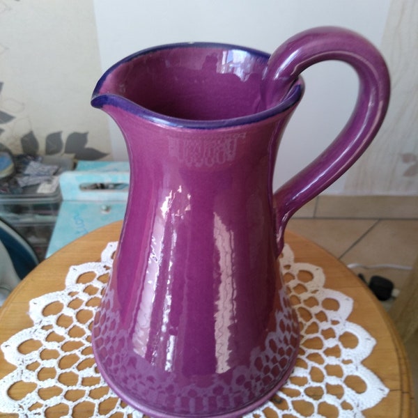 Pot à lait, vase, broc en céramique mauve