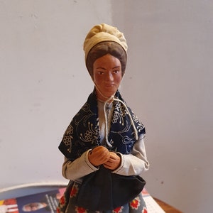 Santon de Provence, terracotta santon, dressed santon, French santon, signed santon, the washerwoman