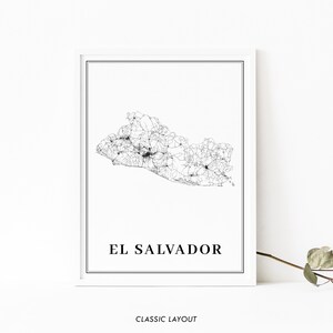 K&ouml;nnte beinhalten: Eine Schwarz-Wei&szlig;-Linienkarte von El Salvador mit dem Landnamen darunter. Die Karte ist in einem wei&szlig;en Rahmen gerahmt und befindet sich auf einem wei&szlig;en Hintergrund.