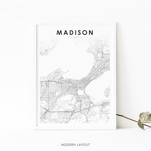 Puede incluir: Una impresión de mapa en blanco y negro de Madison, Wisconsin. El mapa muestra las calles y los puntos de referencia de la ciudad. El texto "MADISON" y "WISCONSIN" está impreso en la parte superior del mapa. El texto "MODERN LAYOUT" está impreso en la parte inferior del mapa.