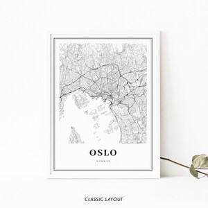 Puede incluir: Impresi&oacute;n de mapa en blanco y negro de Oslo, Noruega, con el nombre de la ciudad y el nombre del pa&iacute;s impresos debajo del mapa. El mapa est&aacute; enmarcado en un marco blanco.