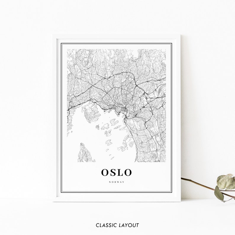 Puede incluir: Impresi&oacute;n de mapa en blanco y negro de Oslo, Noruega, con el nombre de la ciudad y el nombre del pa&iacute;s impresos debajo del mapa. El mapa est&aacute; enmarcado en un marco blanco.