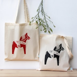 Dalahäst Dala Horse Tote bag Shoppingbag Fairtrade Organic Cotton Screen Printed Horse illustration 2 Colors Red & Black Swedish design