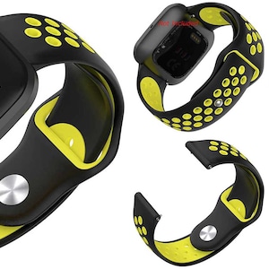 Peut inclure: Bracelet de montre en silicone noir et jaune avec un design perfor&eacute;. Le bracelet est compatible avec les montres intelligentes Fitbit Versa 3 et Sense.