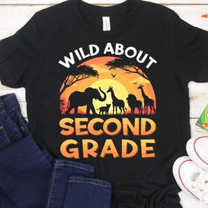 Wild Over Zweite Klasse Shirt, Zoo-Tiere zurück zu Schul Shirt, 2.Klasse Erster Schultag Safari Shirt, Schul Safari Tiere Shirt