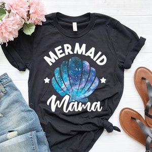 Chemise Mermaid Mama, Chemise de fête d’anniversaire de sirène mignonne, Chemise d’escouade de sirène assortie, Chemise de coquillage de sirène, Chemise de maman sirène, cadeau de sirène