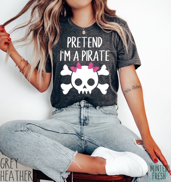 Pretend I'm A Pirate T-Shirt - Vintage Halloween Costume Tee Pretend I'm A Pirate T-Shirt - Vintage Halloween Costume Tee