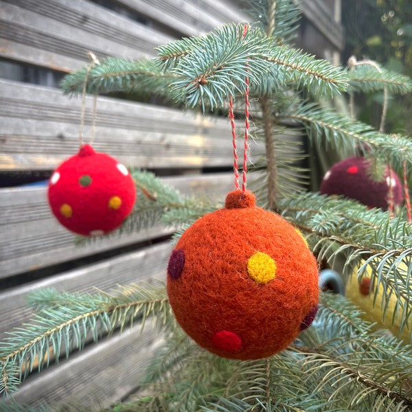 Boule de Noël feutrée, boule de Noël en laine feutrée, ornement sapin de Noël couleurs, boule de noël colorée à suspendre
