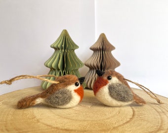 Uccellino in lana infeltrita da appendere, decorazione primaverile uccellino pettirosso, simpatico uccellino in lana cardata, regalo festa della mamma