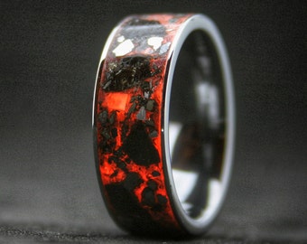 Anello luminoso in tungsteno, fossile osseo di tirannosauro rex, fede nuziale in meteorite