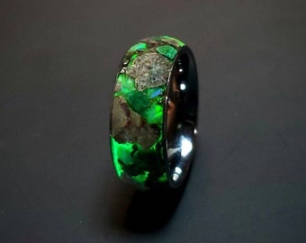 Autentico osso fossile di stegosauro, opale, malachite, bagliore verde, anello di meteorite