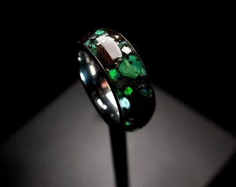 Hueso fósil de estegosaurio, meteorito, ópalo verde, anillo luminoso de malaquita