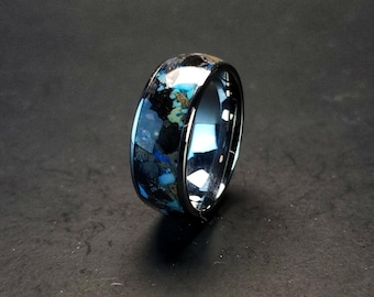 Anello da uomo con dente di megalodonte blu e anello di tungsteno con dinosauro
