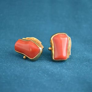 Originele koralen en gouden oorbellen, 18k gouden oorbellen met koralen, goud en koraalstekers, gouden damesstekers, speciale oorbellen, cadeau voor haar