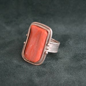 Handmade Sterling Silver Ring with Authentic Coral, Women's Ring with Stone, Silver Statement Ring with Coral, Gift for Her imagem 2
