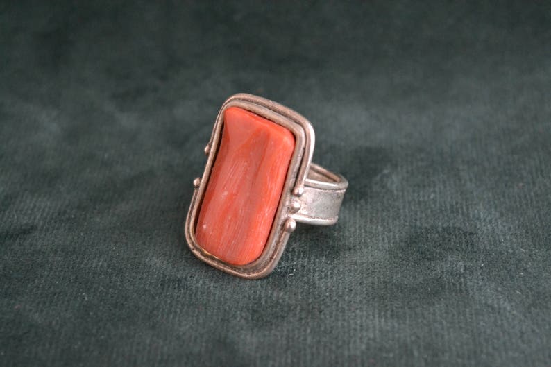 Handmade Sterling Silver Ring with Authentic Coral, Women's Ring with Stone, Silver Statement Ring with Coral, Gift for Her imagem 2