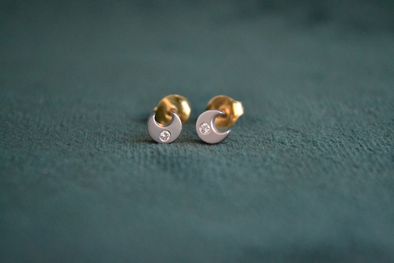 Orecchini Mezzaluna Oro e Argento 925: Must-Have Minimalista 2024