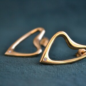 Wunderschöne Gold Herz Ohrringe, Gold Ohrstecker mit Diamanten, 18K Gold Herz Ohrstecker, Damen Gold Ohrringe, Geschenk für sie, griechischer Handwerksschmuck