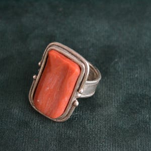 Handmade Sterling Silver Ring with Authentic Coral, Women's Ring with Stone, Silver Statement Ring with Coral, Gift for Her imagem 3
