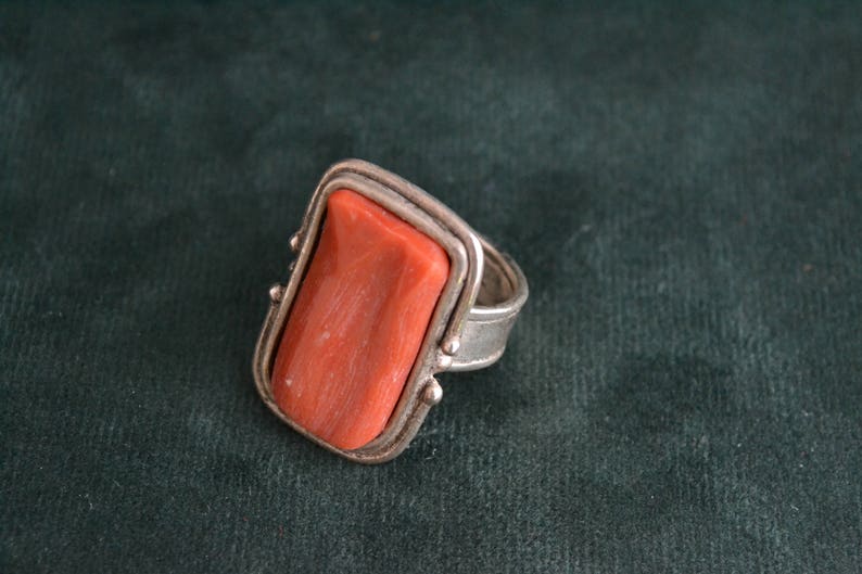 Handmade Sterling Silver Ring with Authentic Coral, Women's Ring with Stone, Silver Statement Ring with Coral, Gift for Her imagem 3