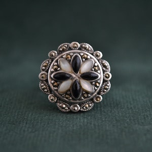 Bague d’inspiration byzantine avec onyx et nacre, bague médiévale en argent 925, bague multistone, bague artisanale grecque