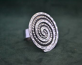 Fait à la main en argent Sterling spirale bague, bague gravée, cadeau pour elle, anneau de femme