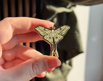 Pin de esmalte de polilla Luna