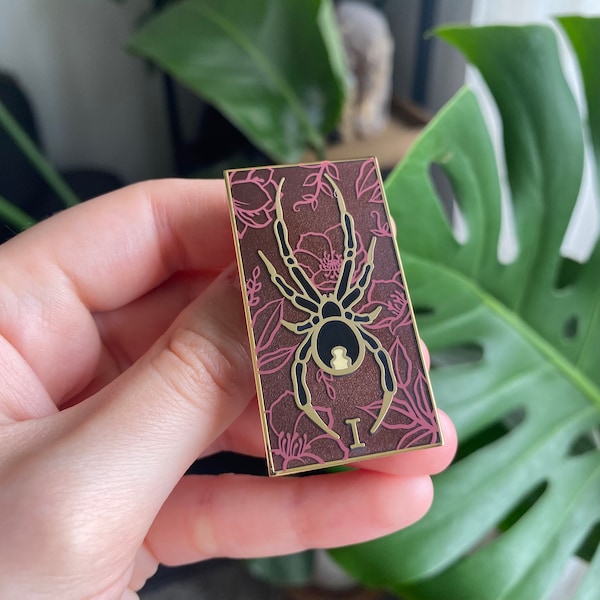Pin esmaltado de entomología de la viuda negra