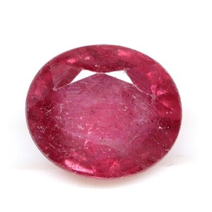 Gefacetteerde ovale robijnedelsteen: 3,25 kt glasgevulde rode robijn (9 x 7,7 mm)