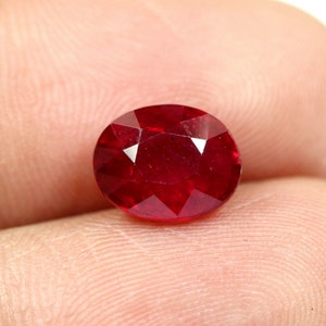 Lab-Created Ruby Gemstone, Blood Red Oval Cut (9 x 7.2 x 5 mm)