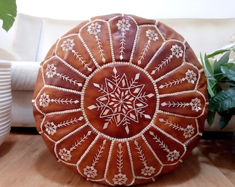 Puf de cuero engrasado marroquí con diseño bordado, otomano, footstool cuero redondo Pouffe Pouffes puffes - poof sin tapar