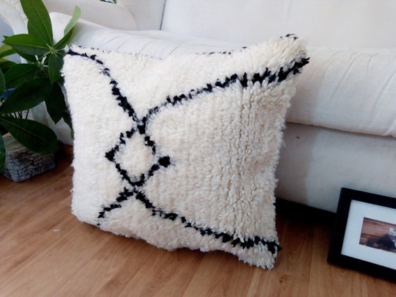 Beni ourain Cushion - Beige - Black Pattern / Authentic Moroccan beni ourain Cushion Cover / Boho Pillow Cover - Berber Pillow