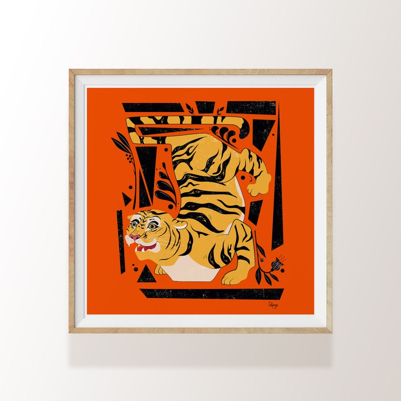 K&ouml;nnte beinhalten: Eine stilisierte Illustration eines Tigers in den Farben Orange, Schwarz und Wei&szlig; vor einem leuchtend orangen Hintergrund. Der Tiger ist in einer dynamischen Pose dargestellt, mit dem Kopf zur Seite gedreht und dem Schwanz um seinen K&ouml;rper gewickelt. Die Illustration ist von schwarzen geometrischen Formen und floralen Elementen eingerahmt.