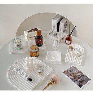 Accesorios de fotografía de yeso blanco: Exhibición de joyas y cosméticos imagen 3