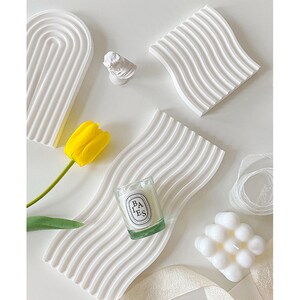 Accesorios de fotografía de yeso blanco: Exhibición de joyas y cosméticos imagen 6
