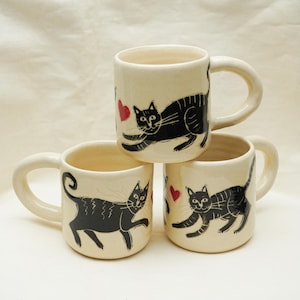 Mug en poterie fait main avec des chats amoureux |  Mug chat en céramique sgraffite
