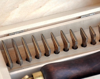Decorative Line Pallets Brass - ends cut at an angle of 45