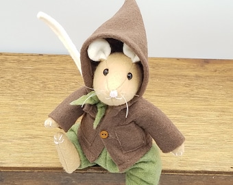 Felt handmade mouse, collectible felt mouse, felt plushie mouse, boy holiday gift, small woodland nursery mouse stuffie ,/ moveable limb